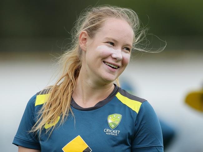 PERTH, AUSTRALIA - FEBRUARY 21:  Lauren Cheatle of Australia during the Australia v New Zealand One-Day International Series training session at WACA on February 21, 2019 in Perth, Australia. (Photo by Will Russell/Getty Images)