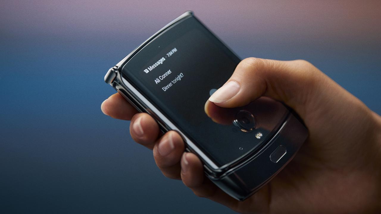 motorola razr flip phone 2020