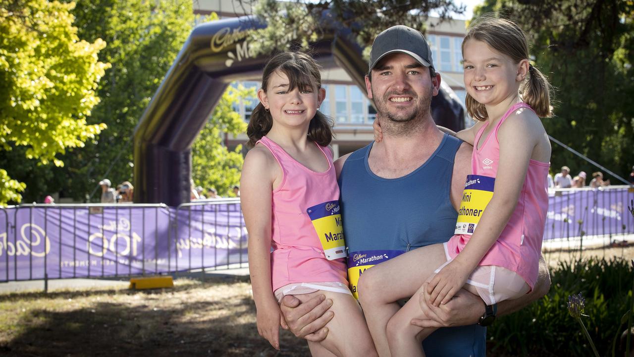 Cadbury Marathon, Todd Kelly with his daughters Alexis 8 and maddie 7. Picture: Chris Kidd