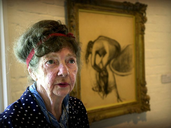 <p>Artist Margaret Olley at S.H. Ervin Gallery at Observatory Hill in Sydney in 2002, where she collected some of her favorite works for exhibition. Picture: Chris Pavlich</p>