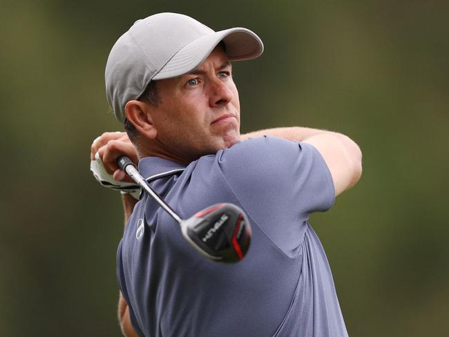 LOS ANGELES, CALIFORNIA - JUNE 15: Adam Scott of Australia plays his shot from the seventh tee during the first round of the 123rd U.S. Open Championship at The Los Angeles Country Club on June 15, 2023 in Los Angeles, California.   Richard Heathcote/Getty Images/AFP (Photo by Richard HEATHCOTE / GETTY IMAGES NORTH AMERICA / Getty Images via AFP)