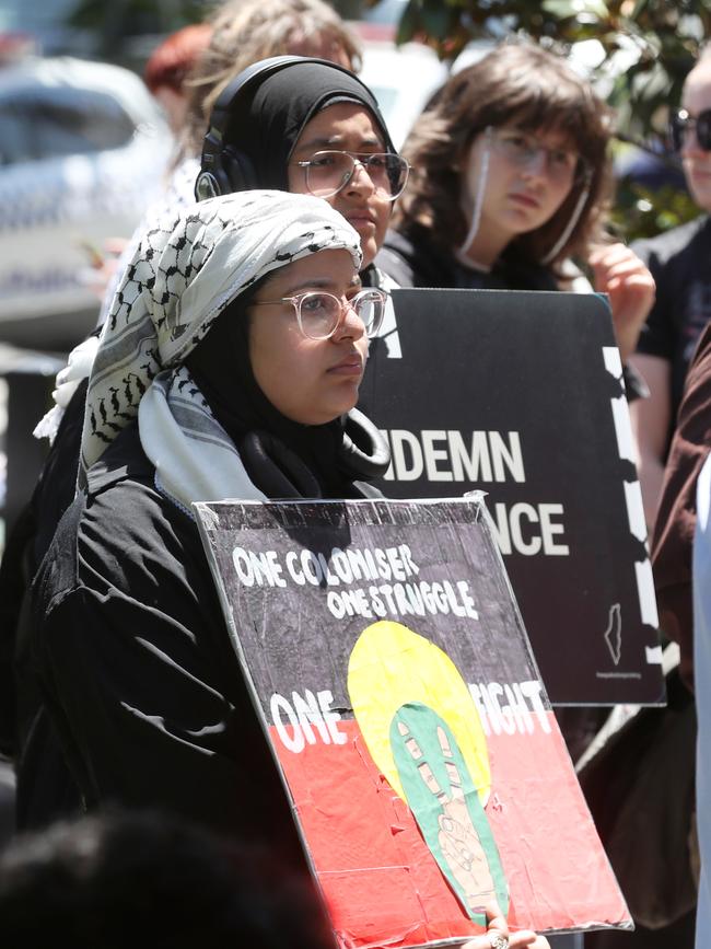 The pro-Palestinian protest turned into a march down St Kilda Rd, disrupting traffic and public transport. Photo: NCA NewsWire / David Crosling