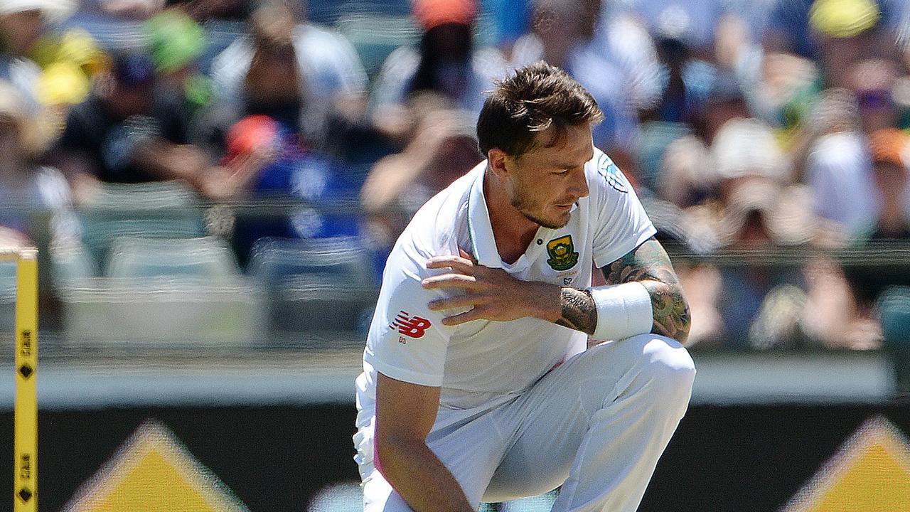 Dale Steyn has suffered another shoulder injury.