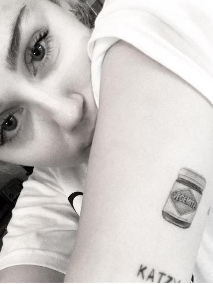 Miley Cyrus with a tattoo of a vegemite jar. Picture: Doctor Woo Tattoo/Instagram