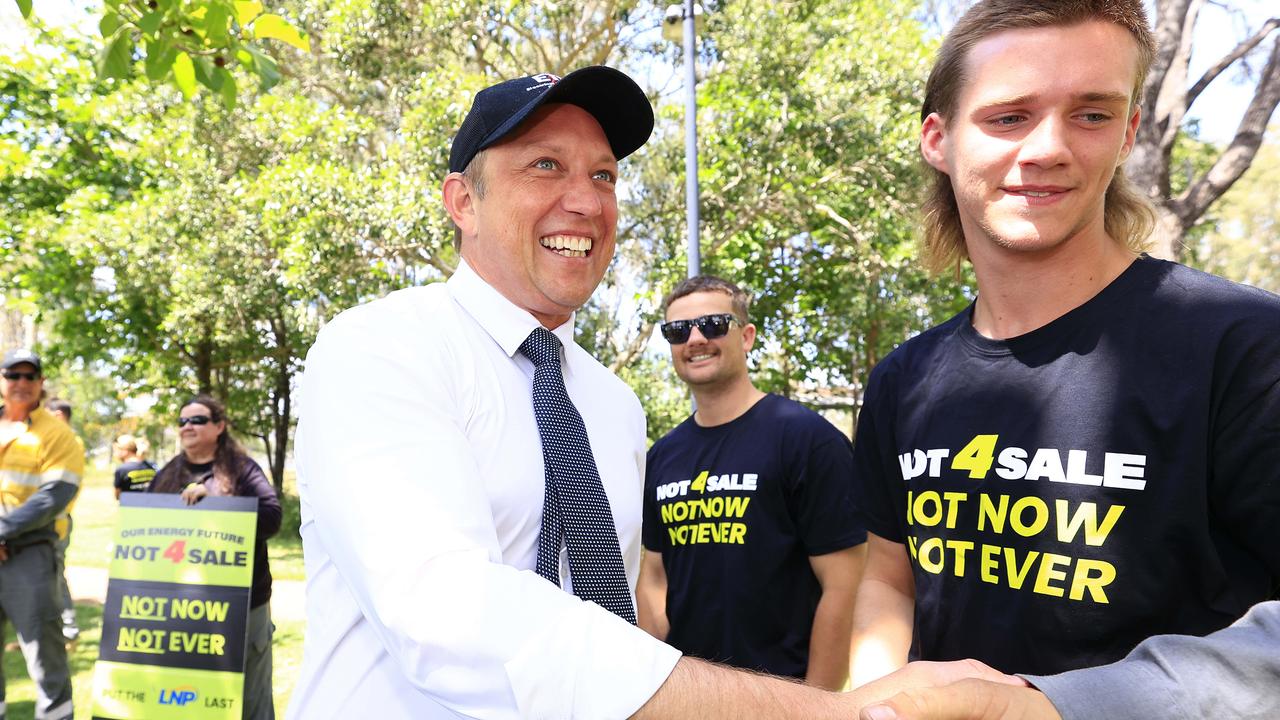 Premier Steven Miles meets with energy workers in Rockhampton on the election trail. Pic: Adam Head