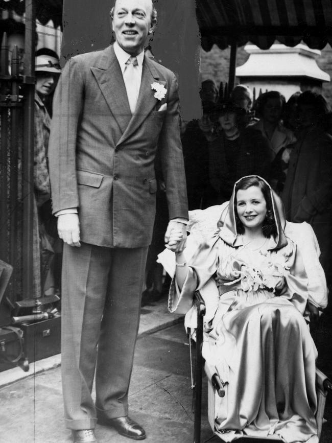 Mary Maguire and Robert Gordon-Canning on their wedding day in 1939.