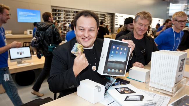 Journalist Alex Zaharov-Reutt, who pushed ahead of fans, buys the first iPad at Apple's new store in Bondi / Charles Brewer