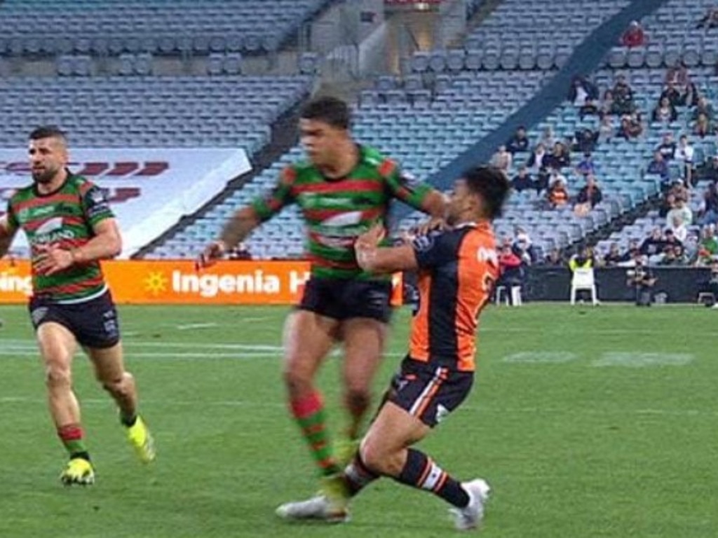 Latrell Mitchell hit David Nofoaluma high.