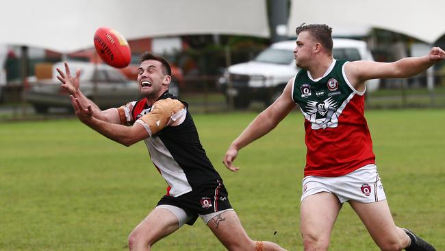 Saints' Mark Horne makes a catch. PICTURE: BRENDAN RADKE.