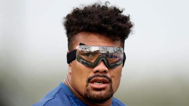 BEPPU, JAPAN - SEPTEMBER 30: Ardie Savea of the All Blacks wears rugby goggles during a New Zealand training session at Jissoji Tamokuteki Ground on September 30, 2019 in Beppu, Oita, Japan. Savea will wear the goggles in the All Blacks next match against Canada at the Rugby World Cup. (Photo by Hannah Peters/Getty Images)