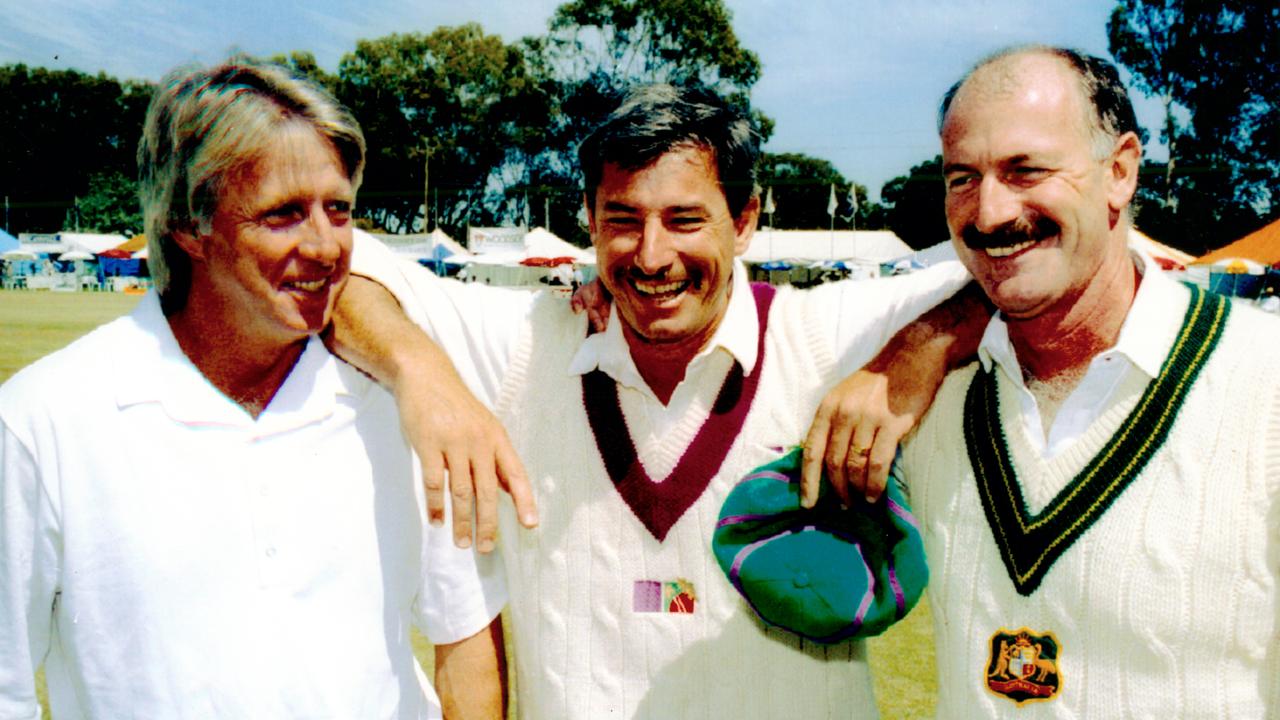 New Zealand all-rounder Sir Richard Hadlee flanked by Australia bowlers Jeff Thomson (L) and Dennis Lillee in undated photo received 10/93.