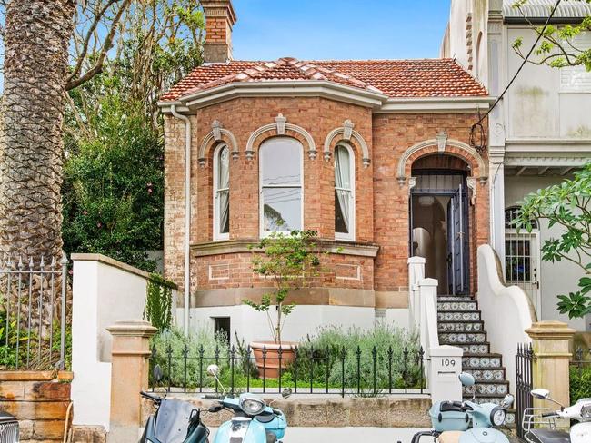 The Waverley house in the news this week after the recent felling of its 100 year old magnolia tree has been sold ahead of Saturday’s scheduled onsite auction. Picture: realestate.com.au