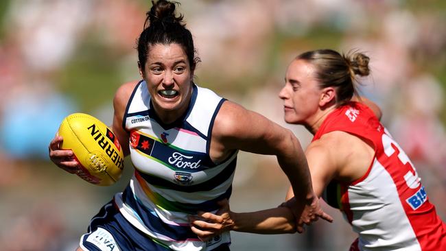 Geelong forward Jackie Parry breaks away from her opponent on Sunday. Picture: Brendon Thorne/AFL Photos/via Getty Images