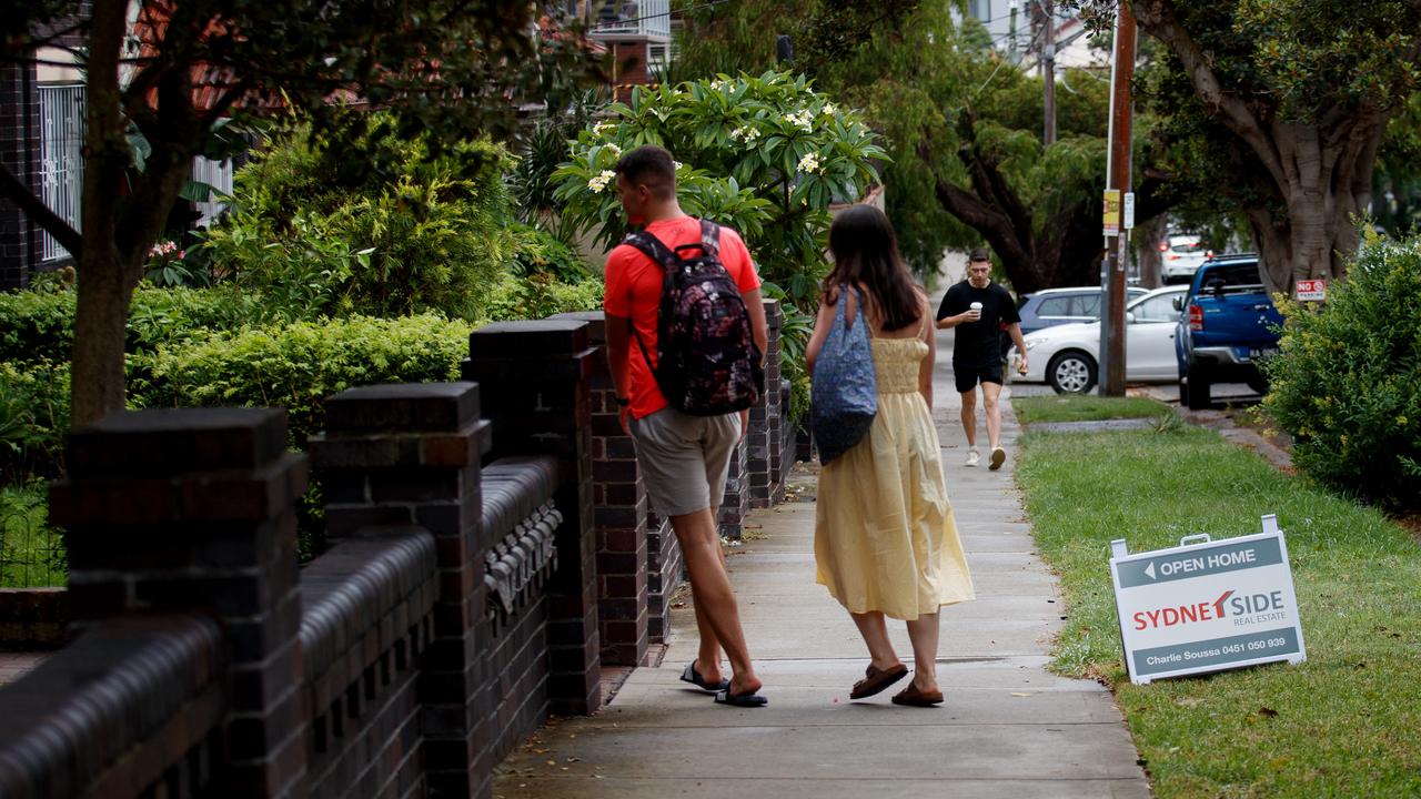 Young Australians have borne the brunt of the rising cost of living, with the 25-29 cohort cutting back on spending most significantly. Picture: NCA NewsWire / Nikki Short