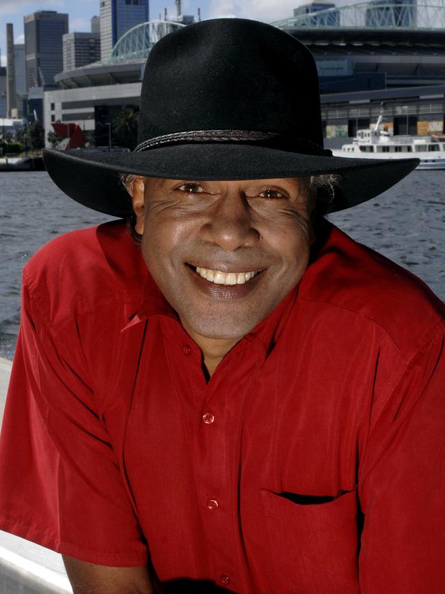 Ernie Dingo on Channel 7's Getaway program.