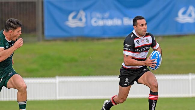 Rod Davies in action for the Pirates against Randwick. Pic: Jeremy Brennan.