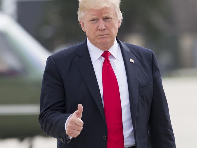 US President Donald Trump gives a thumbs-up as he walks to Marine One at General Mitchell International Airport in Milwaukee, Wisconsin, April 18, 2017, prior to returning to Washington following a trip to Kenosha, Wisconsin, to speak at Snap-On Tools. / AFP PHOTO / SAUL LOEB