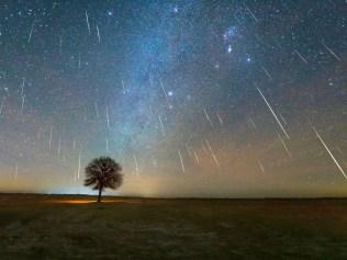 The Geminid meteor shower on December 13, 2020 was photographed in the Kubuqi Desert of Inner Mongolia, China. On that day, more than 200 meteors were photographed in the extremely cold night of minus 20 degrees