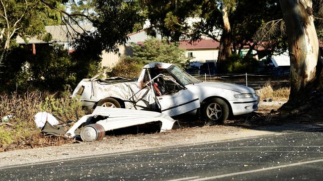 Police at the scene of a double fatal accident on Angaston Rd, Nuriootpa Saturday March 20, 2021. Photo: Mike Burton