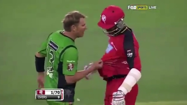 Shane Warne and Marlon Samuels clash massively in a BBL match at the MCG