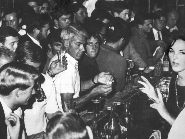 Customers waiting to be served before 6.00pm closing at Melbourne hotel in what was known as 6-O'Clock Swill.