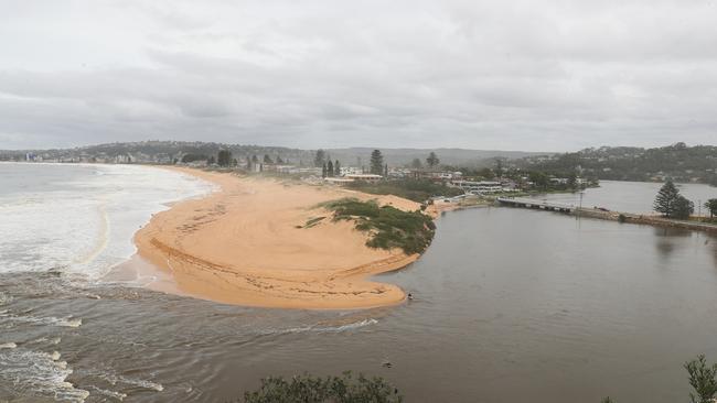 Narrabeen lagoon empties after huge amounts of water flowed into it causing minor flooding. Picture:John Grainger