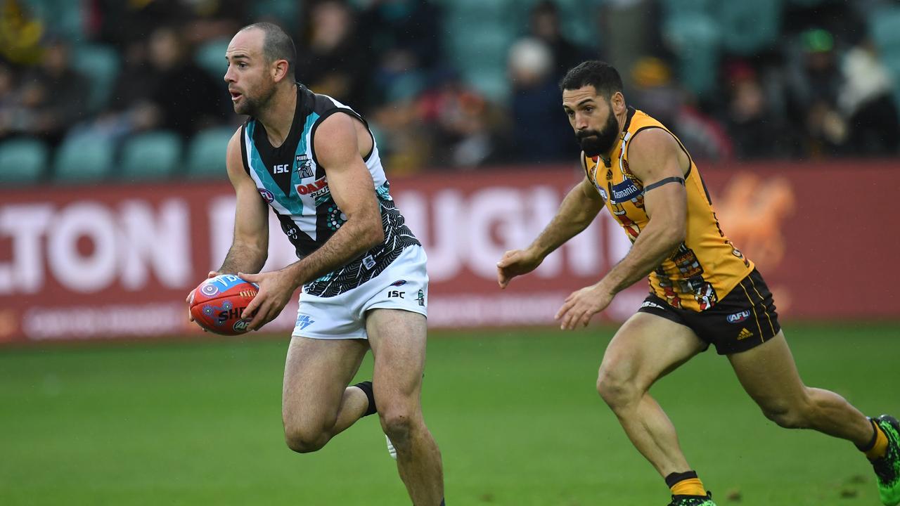 Matthew Broadbent of the Power (left) and Paul Puopolo of the Hawks contest during the Round 10 AFL match between the the Hawthorn Hawks and Port Adelaide Power at the University of Tasmania Stadium in Launceston, Saturday, May 25, 2019. (AAP Image/Julian Smith) NO ARCHIVING, EDITORIAL USE ONLY