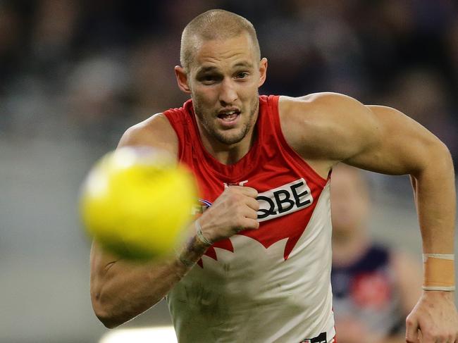 PERTH, AUSTRALIA - JULY 20: Sam Reid of the Swans chases the ball during the round 18 AFL match between the Fremantle Dockers and the Sydney Swans at Optus Stadium on July 20, 2019 in Perth, Australia. (Photo by Will Russell/AFL Photos via Getty Images)