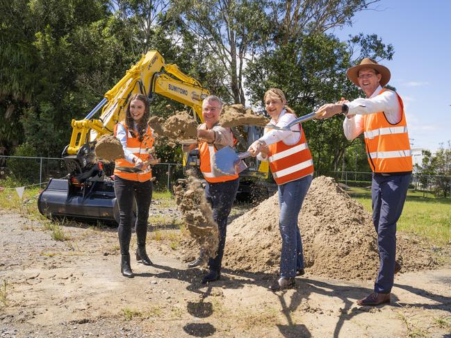 Member for Gaven Meaghan Scanlon, Senator for Queensland Murray Watt, Premier Annastacia Palaszczuk and Transport and Main Roads Minister Mark Bailey turn the first sod on Stage One North of the Coomera Connector project.