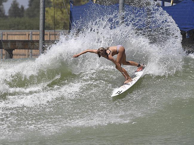 Macy Callaghan in action at World Surf League's KS Surf Ranch in Lemoore, California. Pic: Ted Grambeau / Surfing Australia.