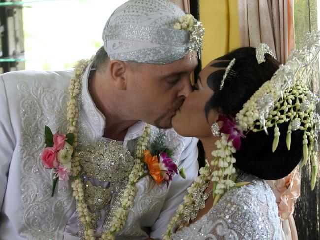 Martin Stephens gets married in Kerobokan jail in Denpasar, Bali.