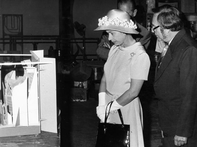 The Queen looks at artwork at workshop at the Adelaide Festival Theatre with SA theatre identity Colin Ballantyne.