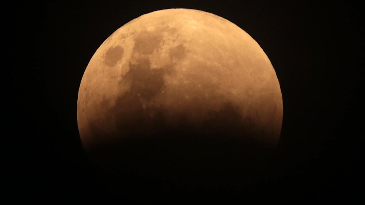 Super Blue Blood Moon Attracts Global Audience