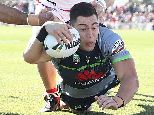 MUDGEE, AUSTRALIA - MAY 20:  Nick Cotric of the Raiders scores a try during the round 11 NRL match between the St George Illawarra Dragons and the Canberra Raiders at Glen Willow Sporting Complex on May 20, 2018 in Mudgee, Australia.  (Photo by Mark Metcalfe/Getty Images)