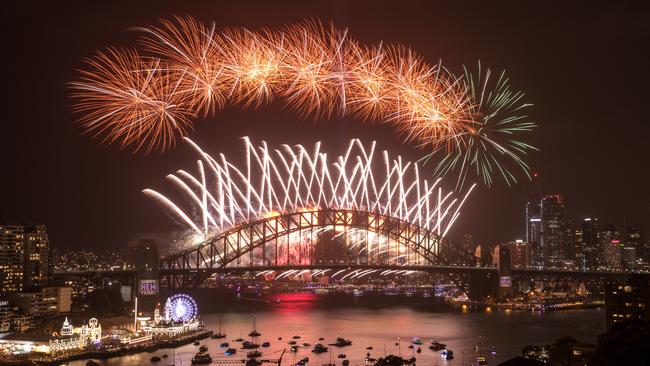 Fireworks light up the sky above Sydney Harbour. (Photo by Cameron Spencer/Getty Images)