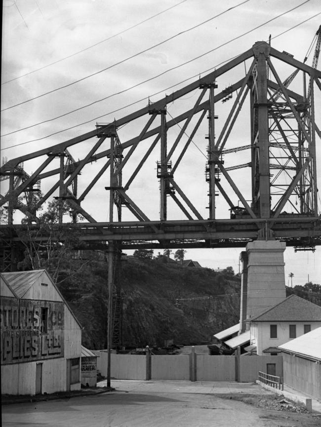 The Story Bridge under construction in 1937