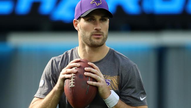 INGLEWOOD, CALIFORNIA - NOVEMBER 14: Kirk Cousins #8 of the Minnesota Vikings warms up prior to the game against the Los Angeles Chargers at SoFi Stadium on November 14, 2021 in Inglewood, California. (Photo by Katelyn Mulcahy/Getty Images)