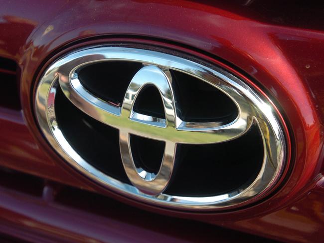 26 Apr 2004. Toyota logo on Toyota Kluger AWD. logos motor vehicles.