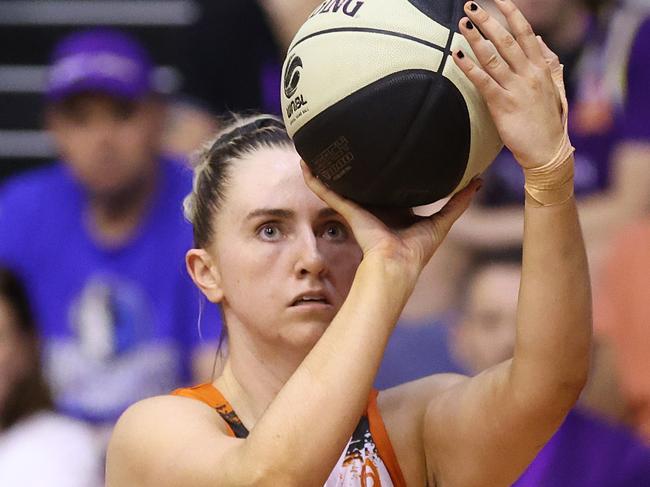 Courtney Woods of the Fire shoots from the arc during the WNBL match between Melbourne Boomers and Townsville Fire. (Photo by Daniel Pockett/Getty Images)