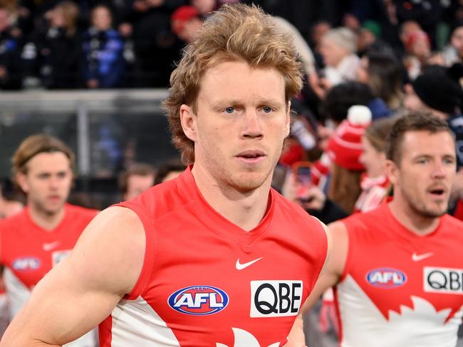 MELBOURNE, AUSTRALIA - SEPTEMBER 08: Callum Mills of the Swans runs out onto the field during the First Elimination Final AFL match between Carlton Blues and Sydney Swans at Melbourne Cricket Ground, on September 08, 2023, in Melbourne, Australia. (Photo by Quinn Rooney/Getty Images)