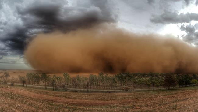 The dust storm at 4pm on Thursday at Nain, east of Freeling. Picture: Charmaine Holland