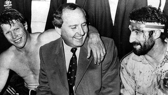 Alan Jones with Nick Farr-Jones (left) and Peter Grigg after Australia beat New Zealand in the first Bledisloe Cup Test in 1986.