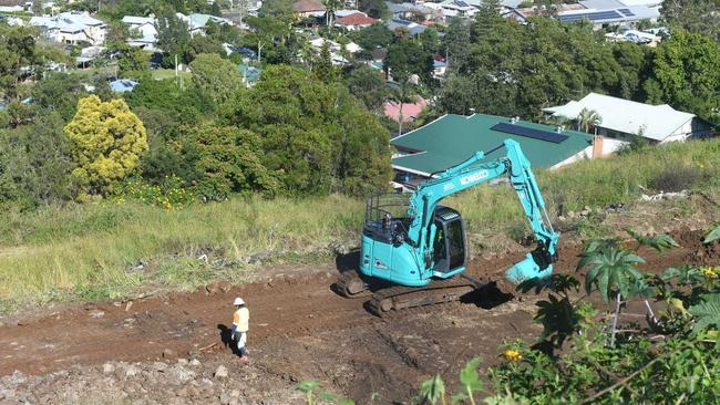 INVESTIGATION:After receiving a complaint the NSW EPA will investigate the safe work practices around the excavation of the landslip and reformation of the embankment along Beardow St, where historic industrial waste including coke and slag like materials, as well as bonded asbestos, was encountered. Picture: Marc Stapelberg