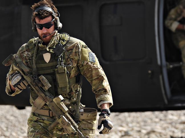 SAS Corporal Ben Roberts-Smith VC, MG, with the Australian Special Operations Task Group, leaves a UH-60 Blackhawk helicopter during preparation of the Shah Wali Kot offensive in Afghanistan, 06/2010. Roberts-Smith was later awarded the Victoria Cross during action in saving the lives of wounded comrades.