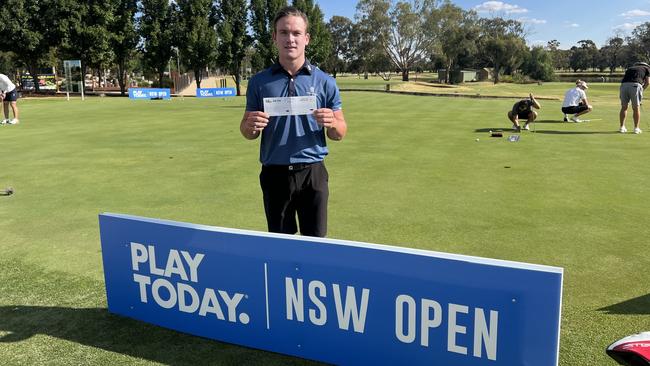 Qualified. Ethan Harvey with his scorecard that secured him a spot in the 2023 NSW Open. Photo: David Tease | Golf NSW