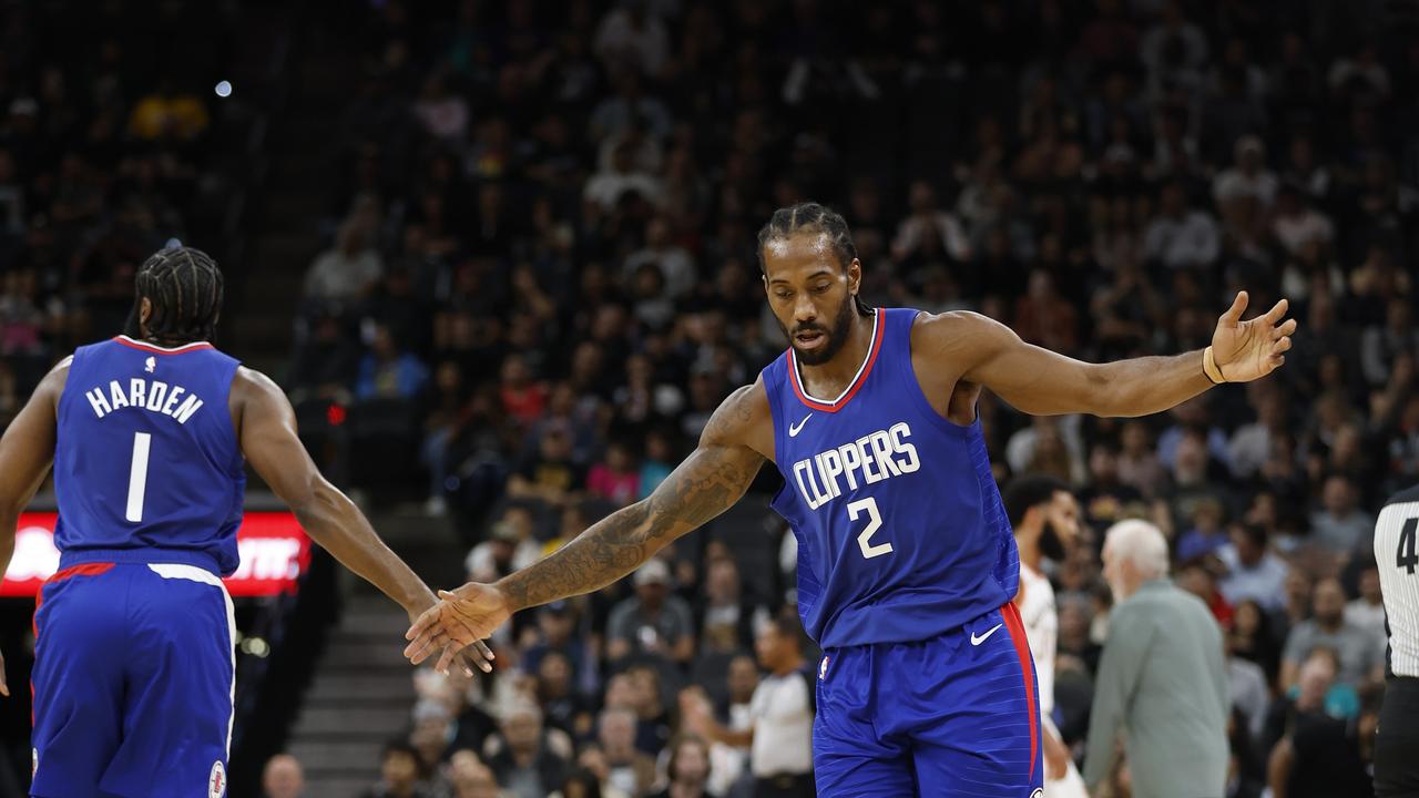 The booing made no difference to Kawhi Leonard in the game. (Photo by Ronald Cortes/Getty Images)