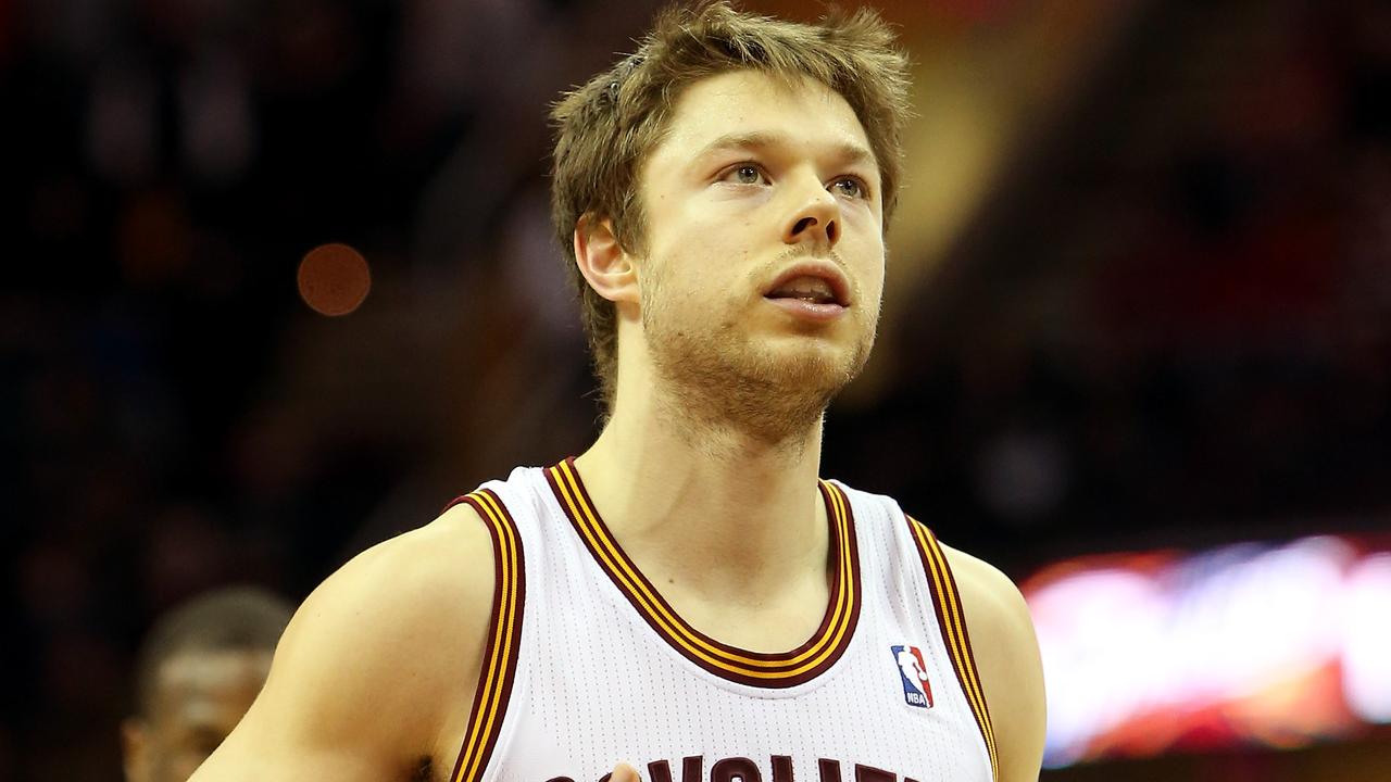 Matthew dellavedova and lebron on sale james