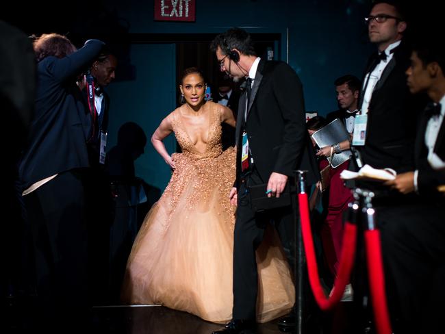 Jennifer Lopez in a rare and beautiful behind the scenes moment at the 2015 Oscars.