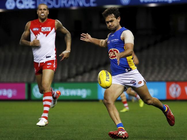 Harbrow finished his 262nd and final AFL game with 21 touches and eight marks. (Photo by Dylan Burns/AFL Photos via Getty Images)