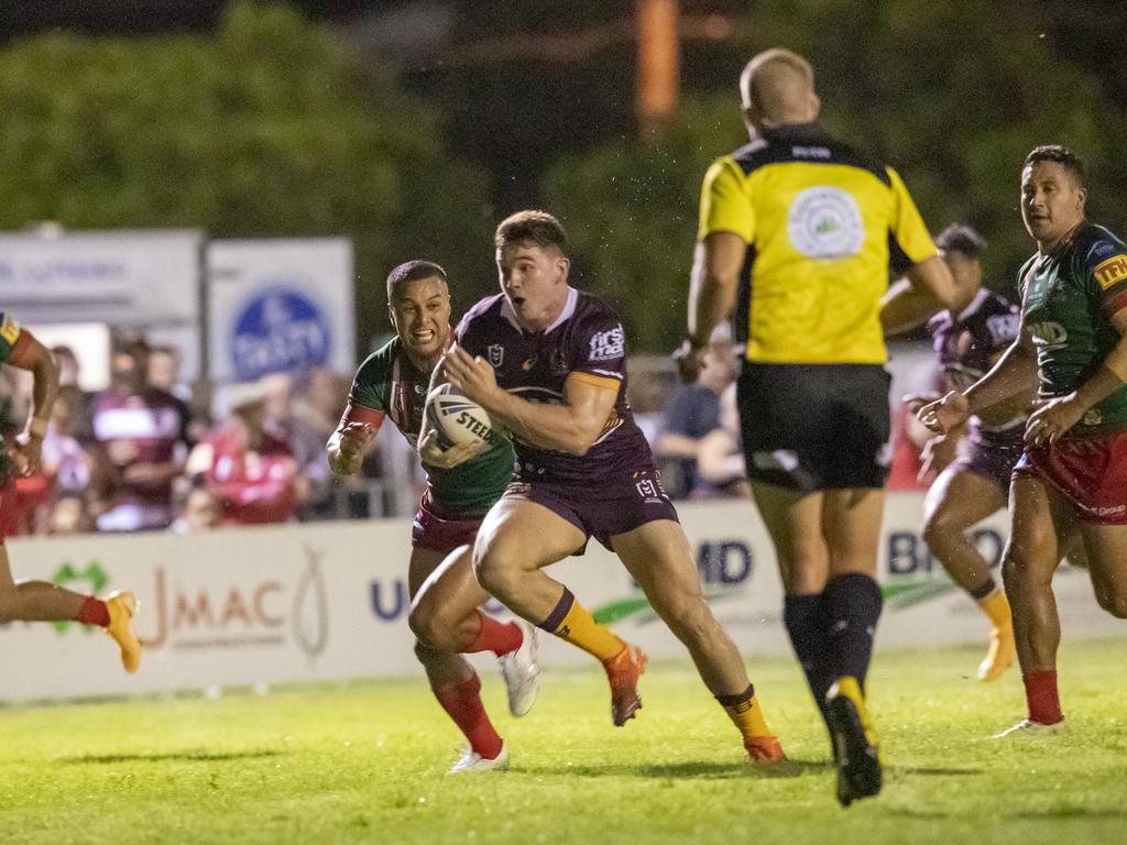 Reece Walsh stars as Brisbane Broncos beat Cowboys 28-16 in Queensland NRL  derby, Cronulla edges Parramatta 30-26 in thriller - ABC News